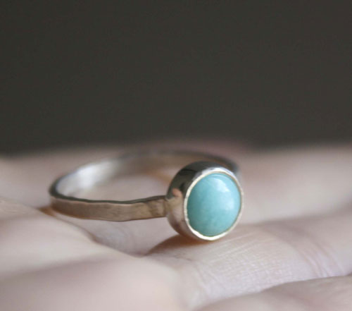 Azurine, hammered  ring in silver and amazonite