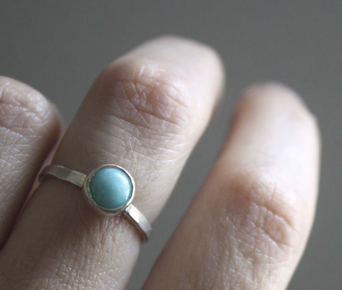 Azurine, hammered  ring in silver and amazonite