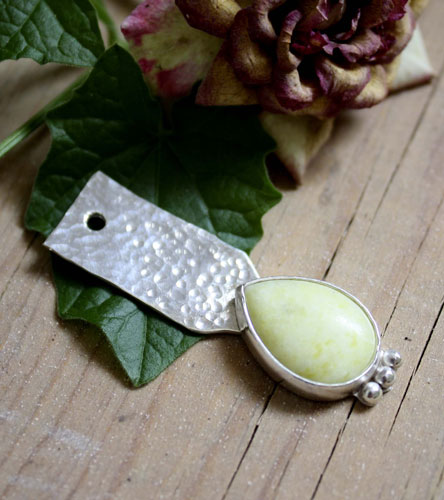 Bijali, jewelry for horse in silver and aventurine. Pendant for side pull