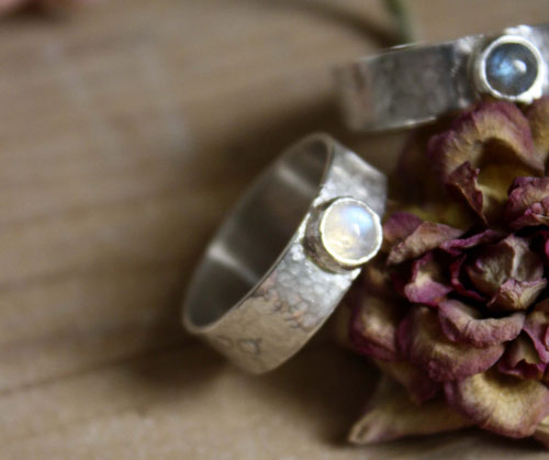 Catch my soul, promise rings in silver, labradorite and rainbow moonstone