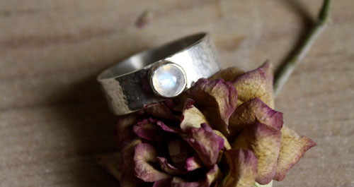 Catch my soul, promise rings in silver, labradorite and rainbow moonstone