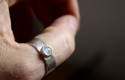 Catch my soul, promise rings in silver, labradorite and rainbow moonstone