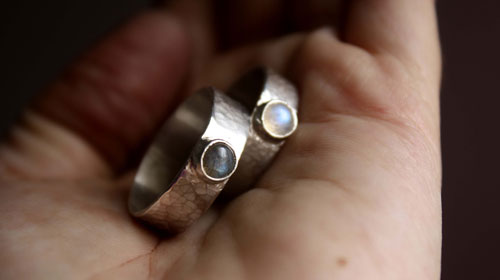 Catch my soul, promise rings in silver, labradorite and rainbow moonstone