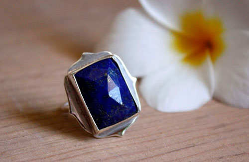 Cleopatra, egyptian ring in sterling silver and lapis lazuli