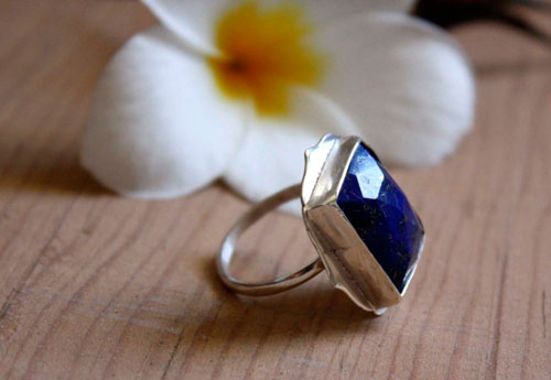 Cleopatra, egyptian ring in sterling silver and lapis lazuli