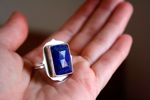 Cleopatra, egyptian ring in sterling silver and lapis lazuli