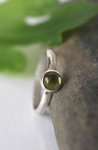 Fig leaf, sterling silver peridot ring