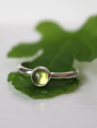 Fig leaf, sterling silver peridot ring