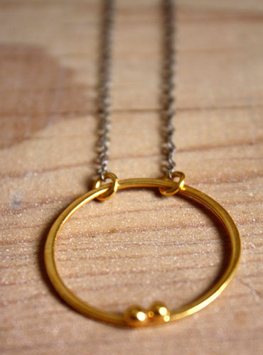 Gold enclosure, circle of the couple necklace in gold and sterling silver