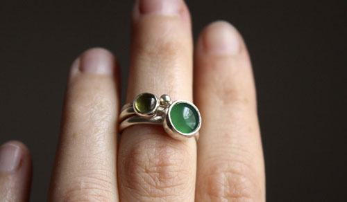 Green tea from Himalaya, stacking ringin silver, green agate and peridot