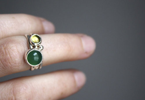 Green tea from Himalaya, stacking ringin silver, green agate and peridot