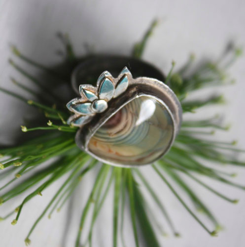 Nenufar, lotus flower ring in silver and royal imperial jasper