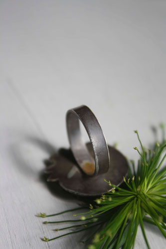 Nenufar, lotus flower ring in silver and royal imperial jasper