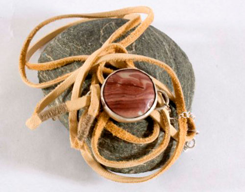 Shina, red sand bracelet in sterling silver, leather and picture jasper