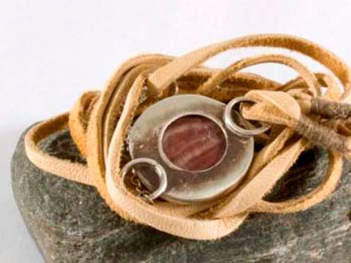 Shina, red sand bracelet in sterling silver, leather and picture jasper