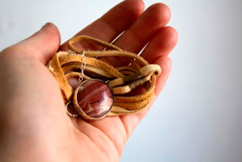 Shina, red sand bracelet in sterling silver, leather and picture jasper