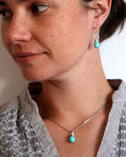 Tana, blue gold earrings and pendant in sterling silver and magnesite