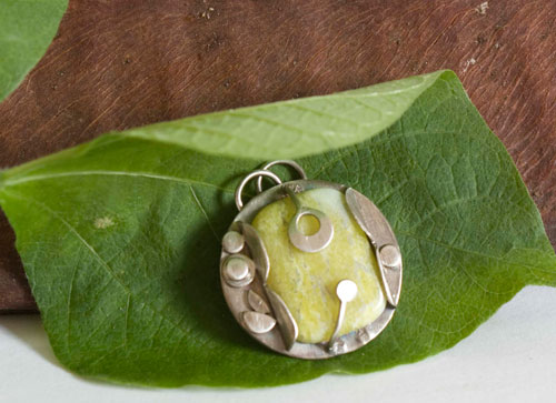 The cicadas song, summer pendant in sterling silver and lemon jade