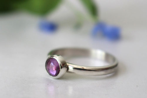 Wisteria, stone ring in silver and purple alexandrite