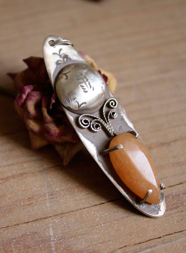 Amalthea, greek abundance pendant in silver and peach aventurine