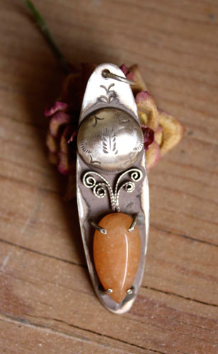 Amalthea, greek abundance pendant in silver and peach aventurine