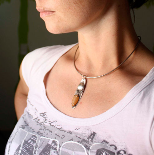 Amalthea, greek abundance pendant in silver and peach aventurine