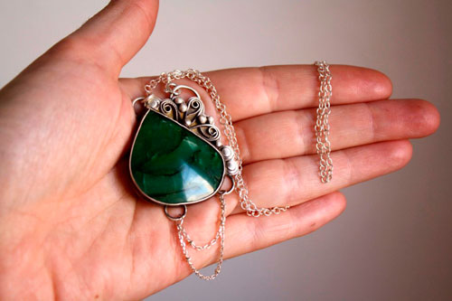 Amazon, lush amazonian necklace in silver and green agate