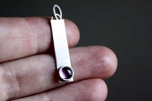 Ayatai, rectangular pendant in silver and birthstone (garnet, amethyst, aquamarine, moonstone, onyx, alexandrite, ruby, peridot, sapphire, opal, citrine, turquoise)