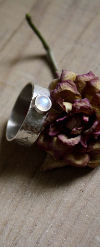 Catch my Soul, promise ring in silver, labradorite and white labradorite