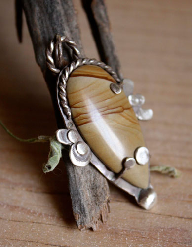 Engelis, desert wind pendant in silver and picture jasper