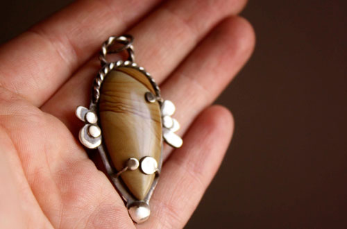 Engelis, desert wind pendant in silver and picture jasper