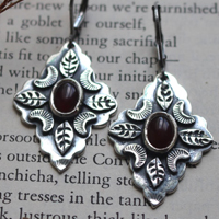 Farandole under the red moon, leaf and moon earrings in silver and carnelian