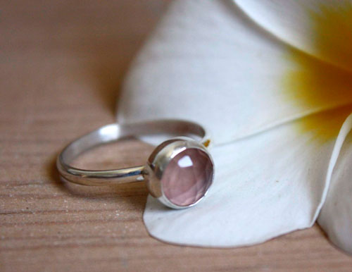 Great maiden’s blush, soft flower ring in silver and pink quartz