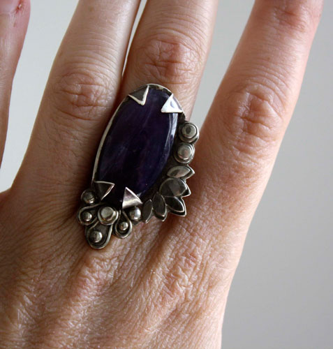 Huma, botanical ring in silver and chalcedony