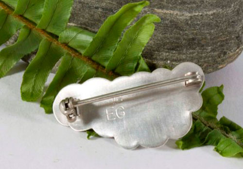 Lumi, vegetal brooch in sterling silver and fossil agate