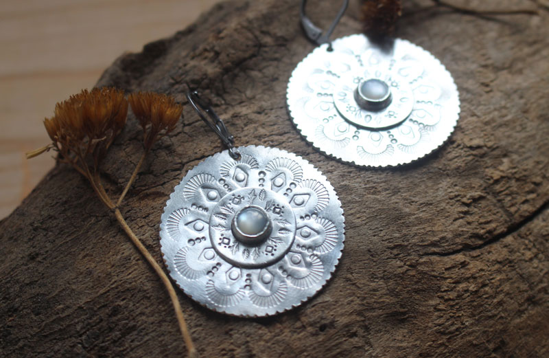 Mother of pearl flower, mandala earrings in silver and nacre