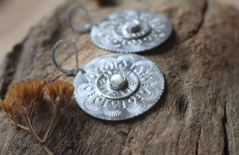 Mother of pearl flower, mandala earrings in silver and nacre