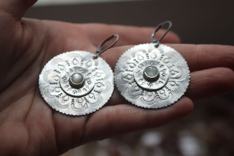 Mother of pearl flower, mandala earrings in silver and nacre