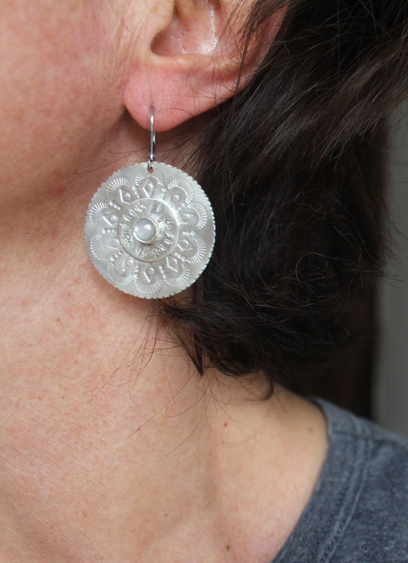 Mother of pearl flower, mandala earrings in silver and nacre