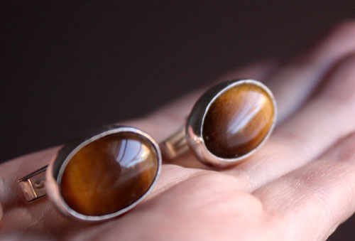 Ojo de León, animal eye cufflinks in sterling silver and tiger eye