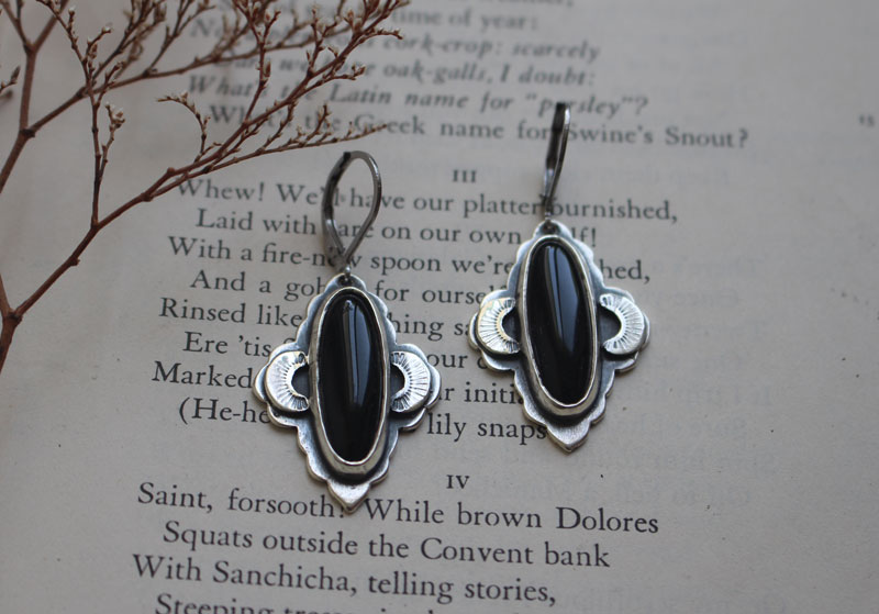 Onyx moon, oriental earrings in silver and onyx