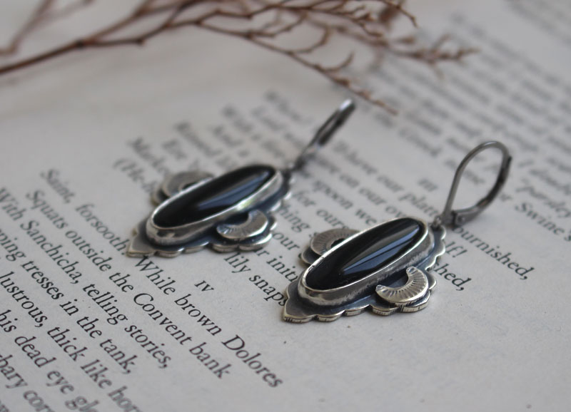 Onyx moon, oriental earrings in silver and onyx