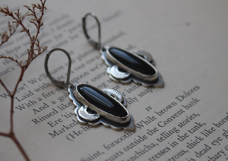 Onyx moon, oriental earrings in silver and onyx