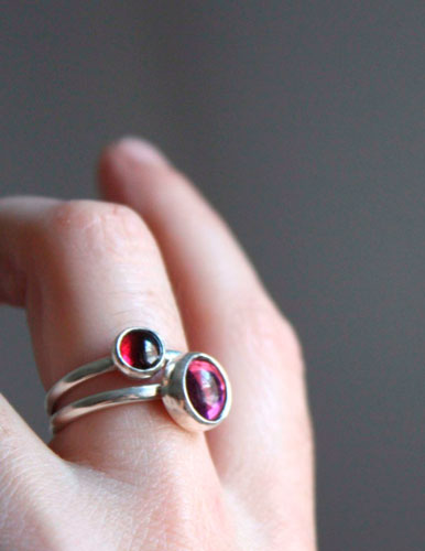 Poppy, red flower ring in silver and garnet