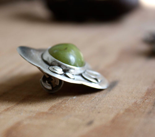 Under the fig tree, vegetal brooch in silver and green aventurine