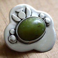 Under the fig tree, vegetal brooch in sterling silver and green aventurine