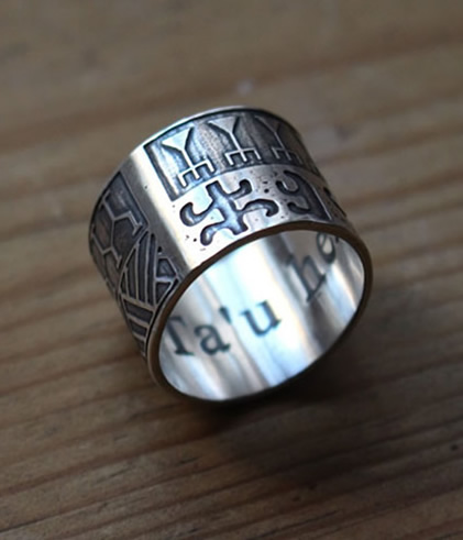 Custom ring with polynesian motifs