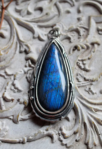 Custom pendant with a large labradorite