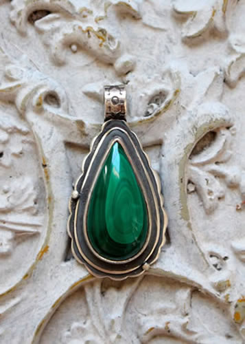 Custom order for a pendant with malachite