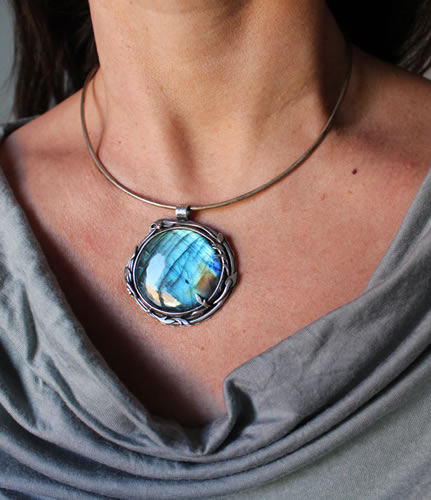 Custom pendant with labradorite